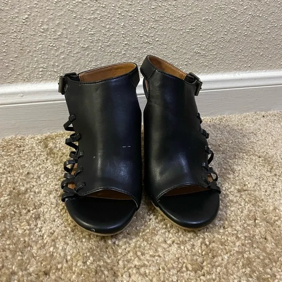 Universal Thread Black open toe-Bootie.. - Picture 2 of 7